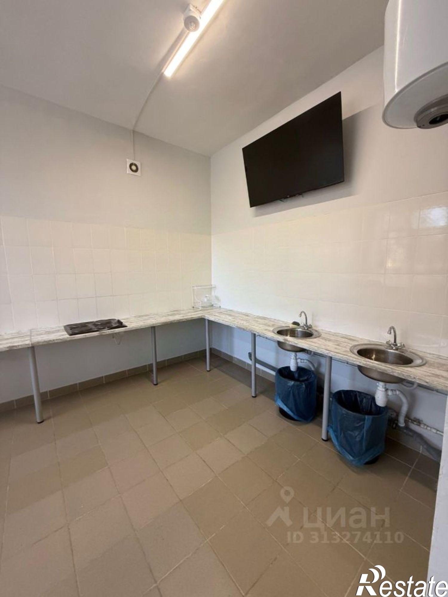 Купить помещение свободного назначения за 5 200 000 рублей на улица Баженова, 28А