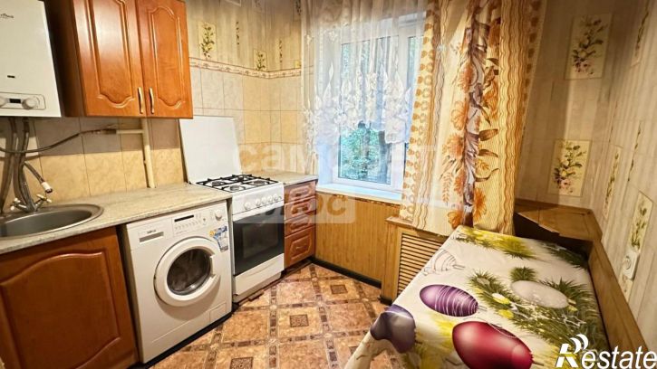 3-комн квартира улица Максимовского, 6,  д. 6