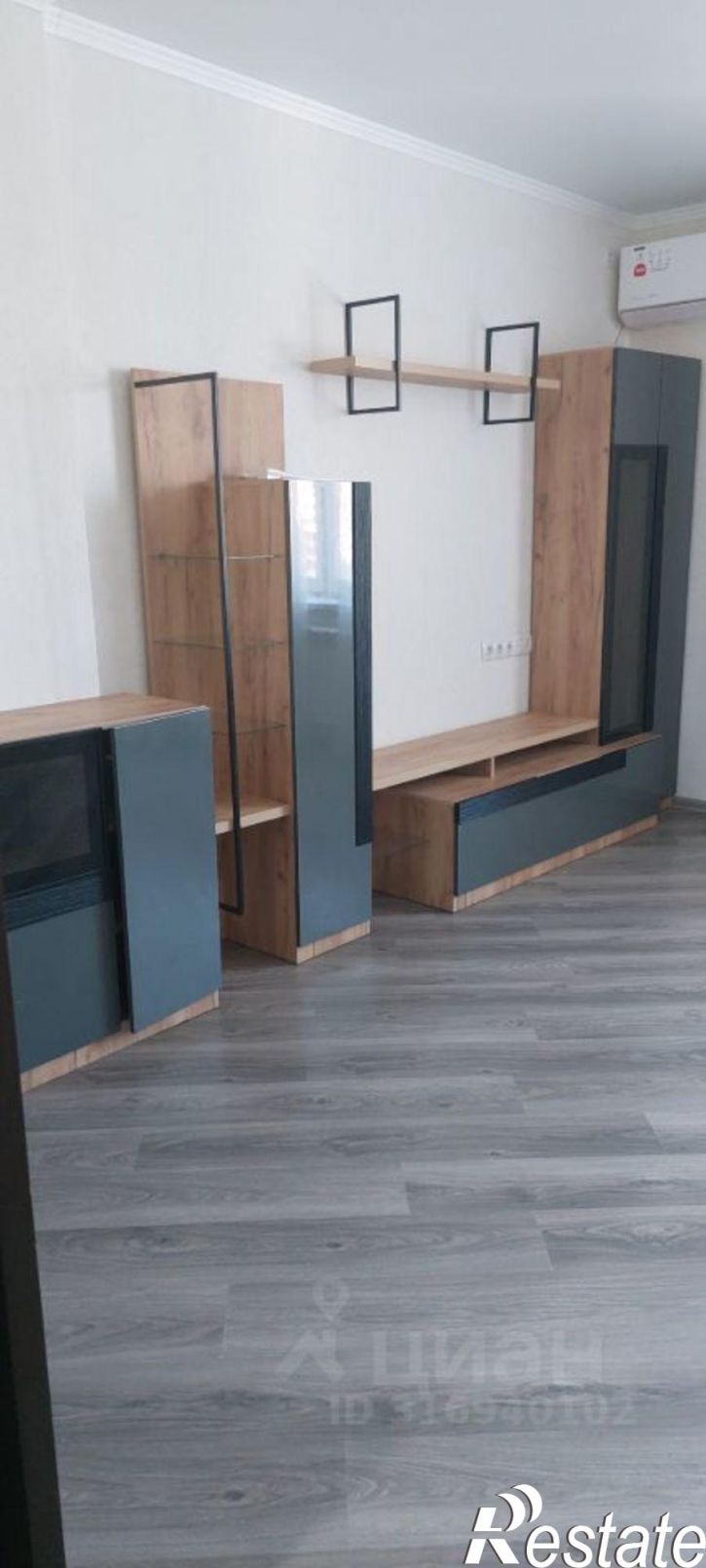 3-комн квартира ул Новомосковская, 10,  д. 10