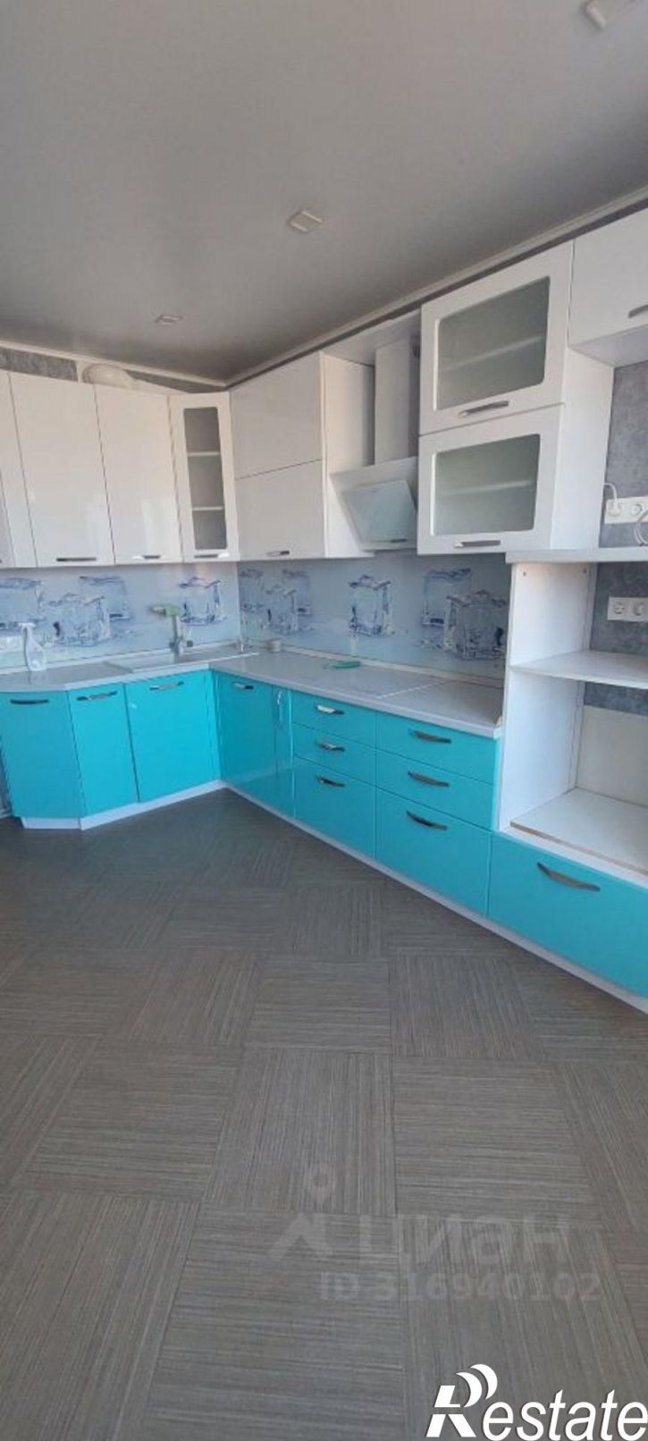 3-комн квартира ул Новомосковская, 10,  д. 10