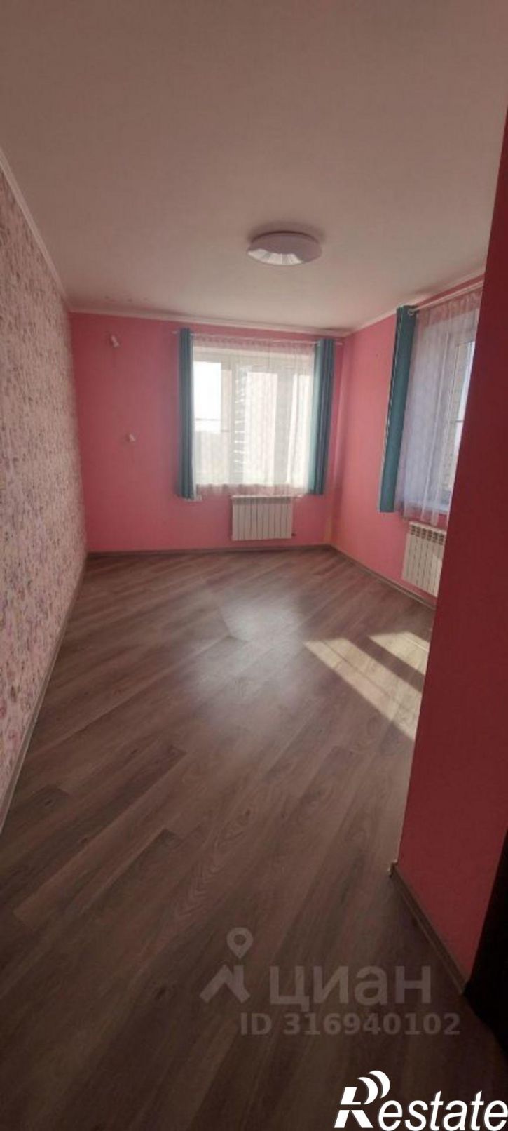 3-комн квартира ул Новомосковская, 10,  д. 10