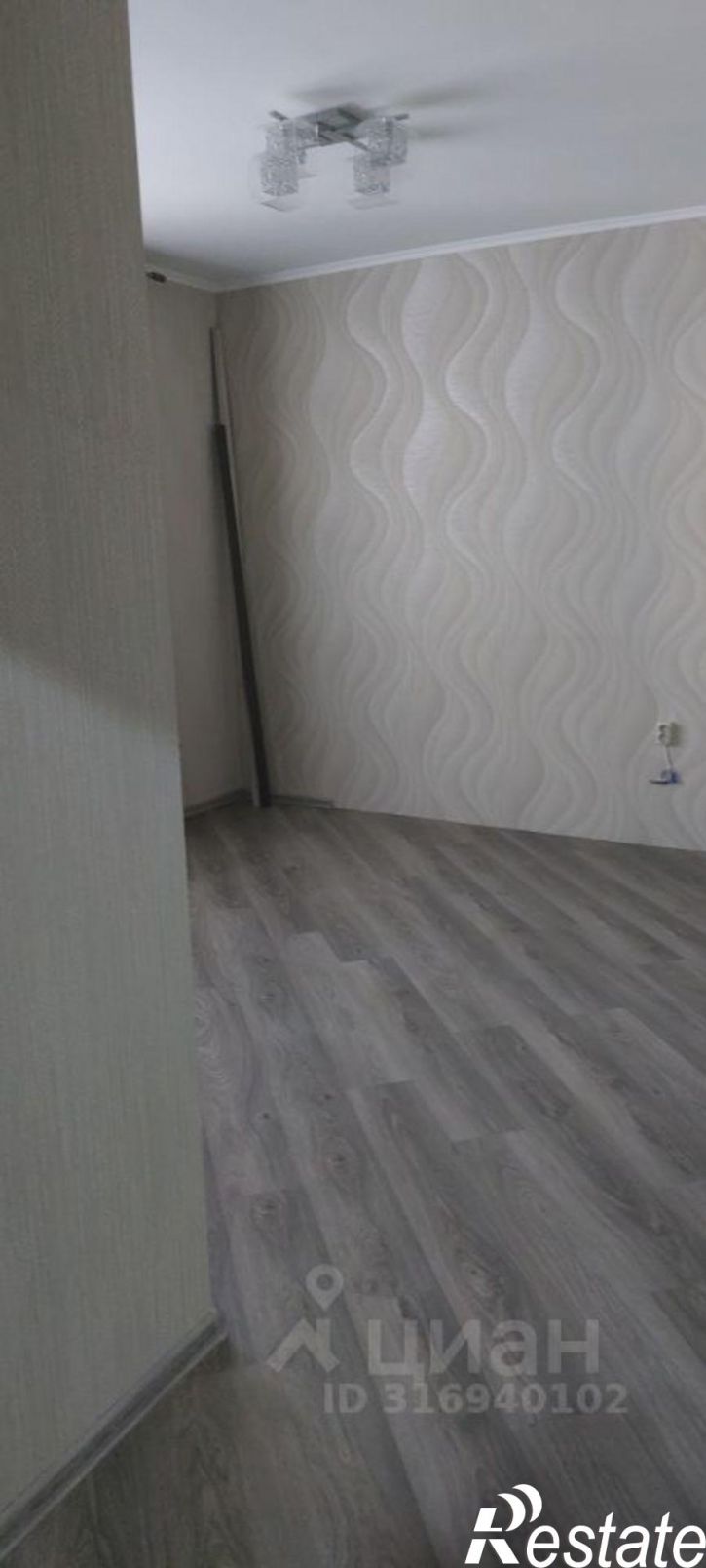 3-комн квартира ул Новомосковская, 10,  д. 10