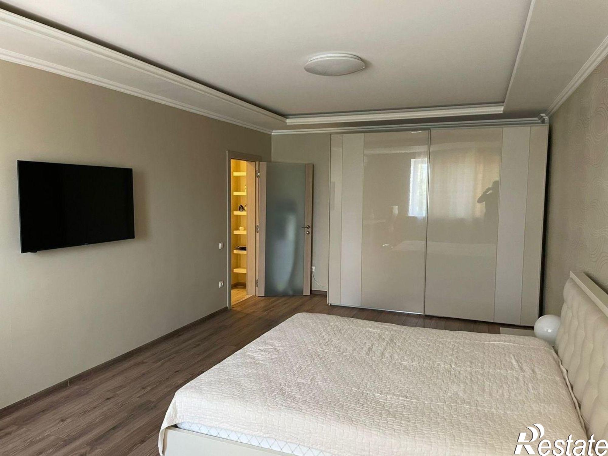 Сдать квартиру за 75 000 рублей на улица Демонстрации, 27 к1