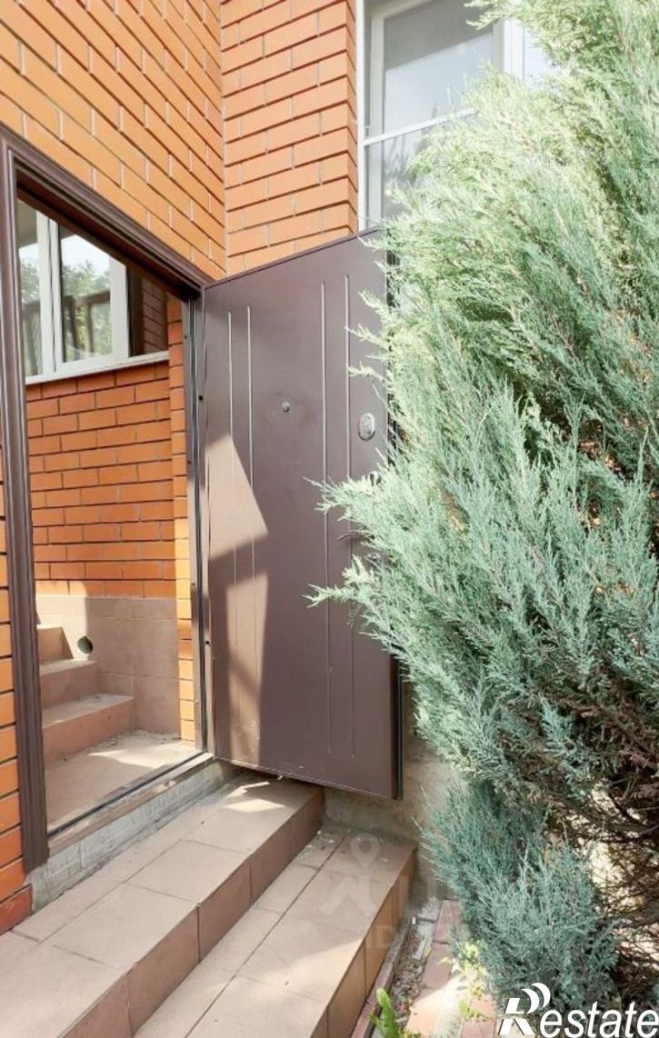 4-комн квартира улица Декабристов, 4,  д. 4