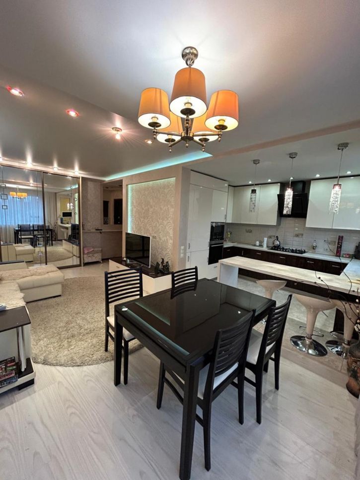 3-комн квартира Галкина улица, д.23