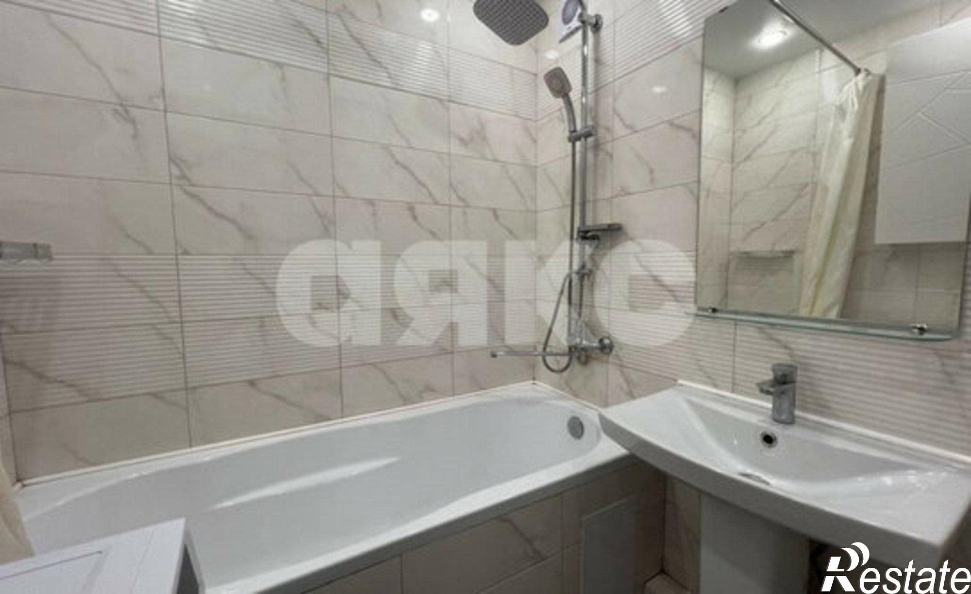 Купить квартиру за 10 240 000 рублей на ул Братьев Жабровых, 9 А