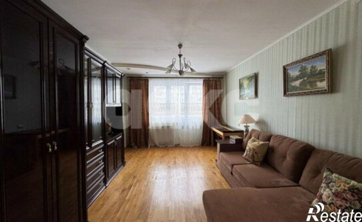 3-комн квартира ул Братьев Жабровых, 8,  д. 8