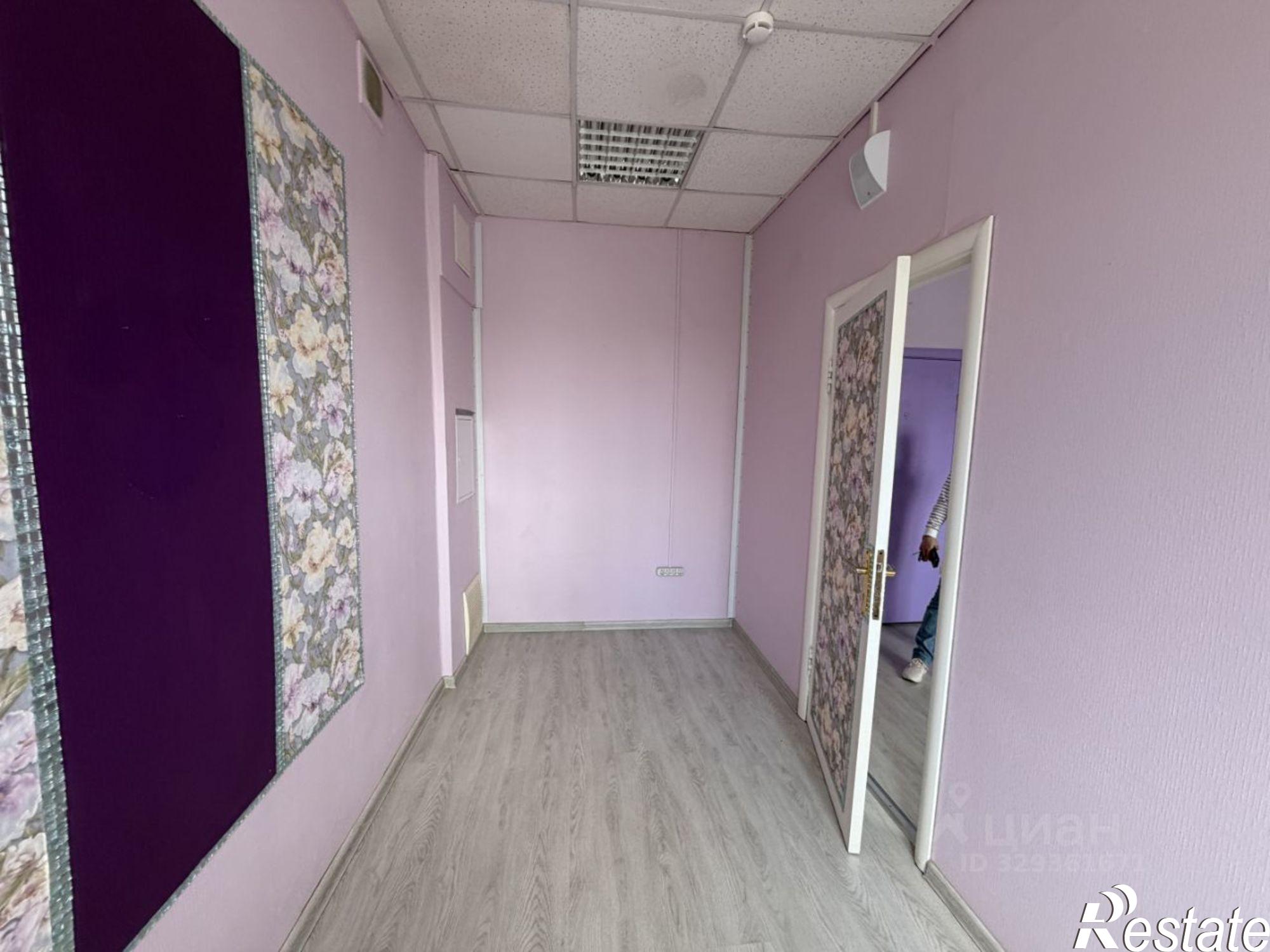 Сдать офис, помещение под офис за 28 644 рублей на площадь Победы
