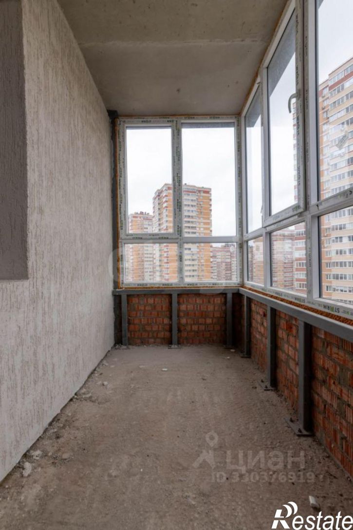 3-комн квартира улица Аркадия Шипунова, 1,  д. 1