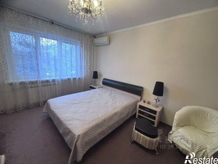 2-комн квартира ул Братьев Жабровых, 8,  д. 8