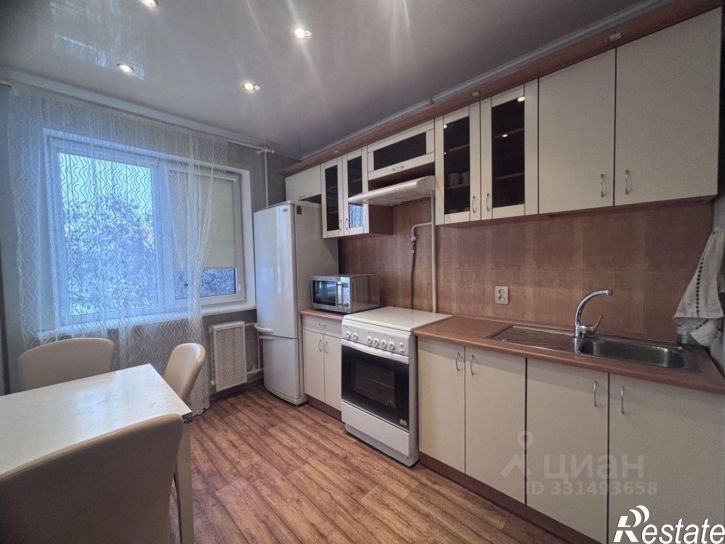2-комн квартира ул Братьев Жабровых, 8,  д. 8
