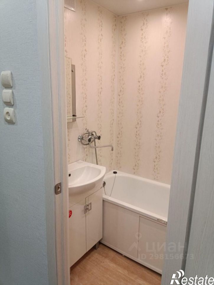 2-комн квартира ул Братьев Жабровых, 3,  д. 3