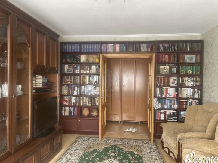 3-комн квартира ул Революции, 10,  д. 10