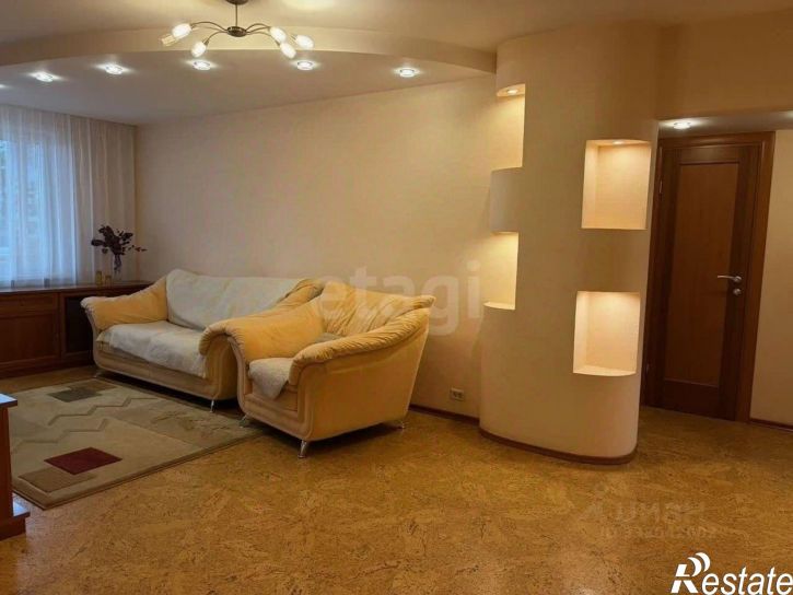 3-комн квартира ул Братьев Жабровых, 7,  д. 7
