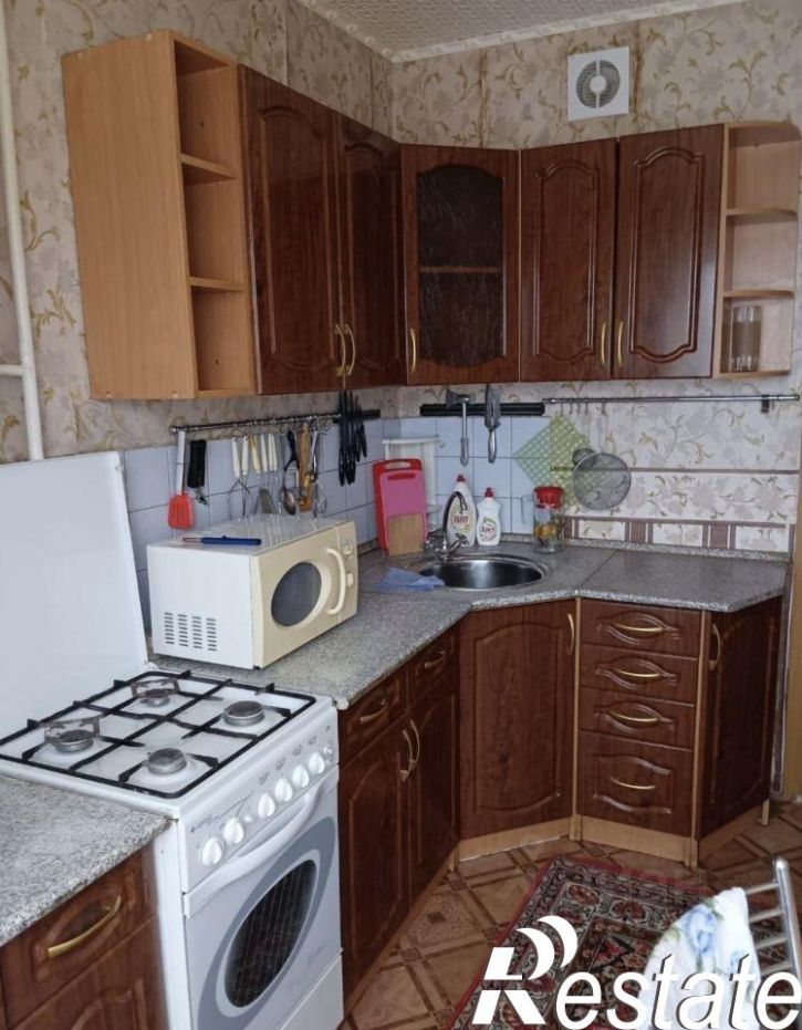 3-комн квартира улица Максимовского, 3,  д. 3