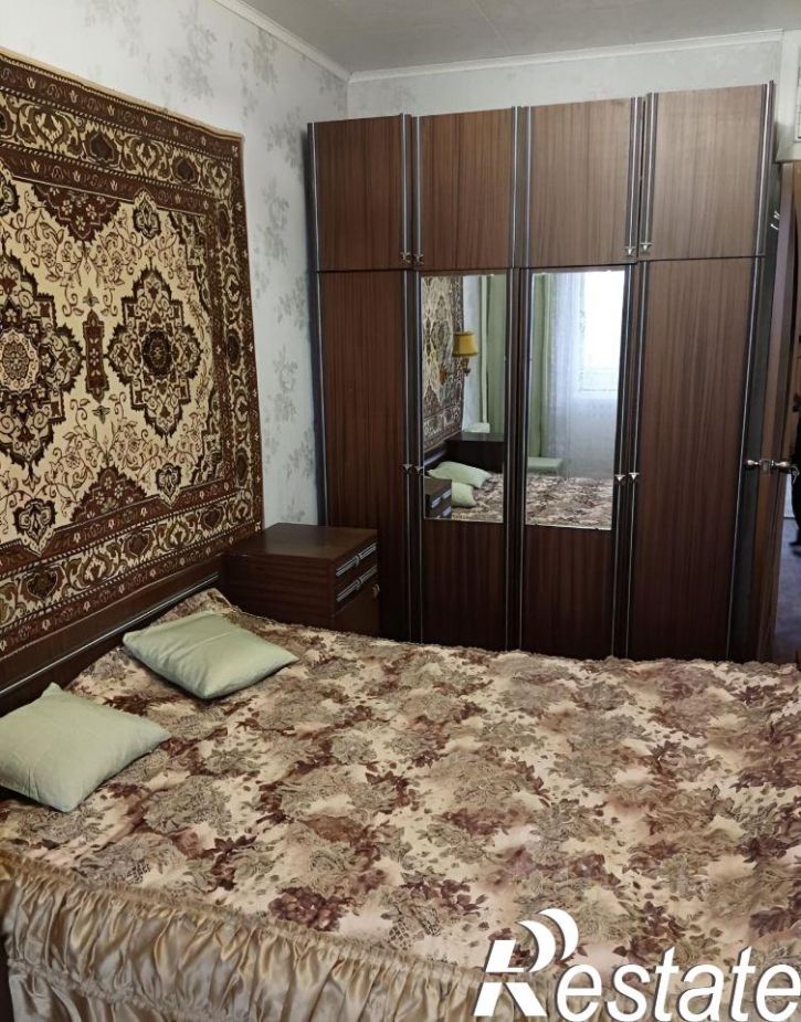 3-комн квартира улица Максимовского, 3,  д. 3
