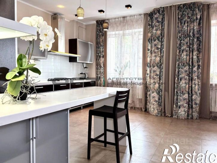 4-комн квартира улица Софьи Перовской, 37,  д. 37