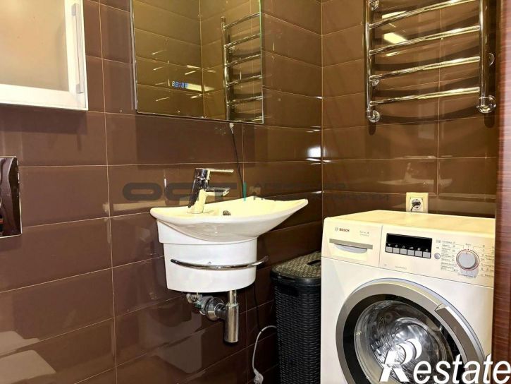 4-комн квартира улица Софьи Перовской, 37,  д. 37